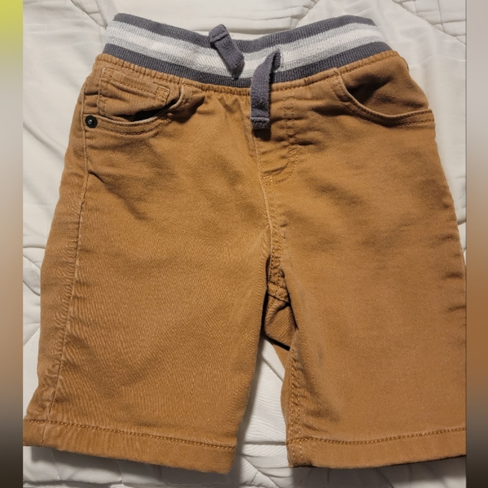 Khaki shorts 4t
